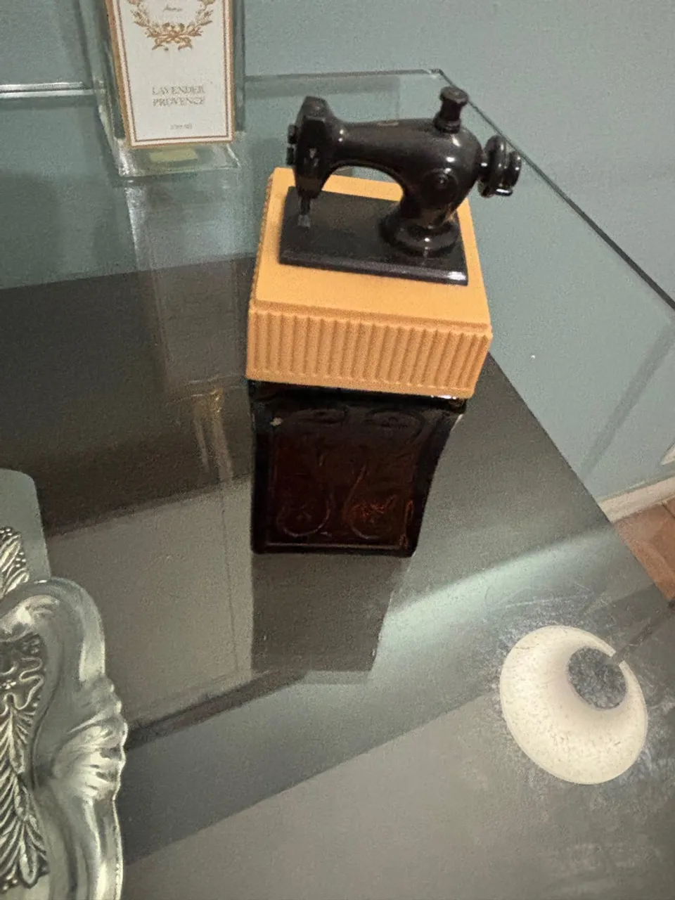 Miniatura de máquina de costura para decoração