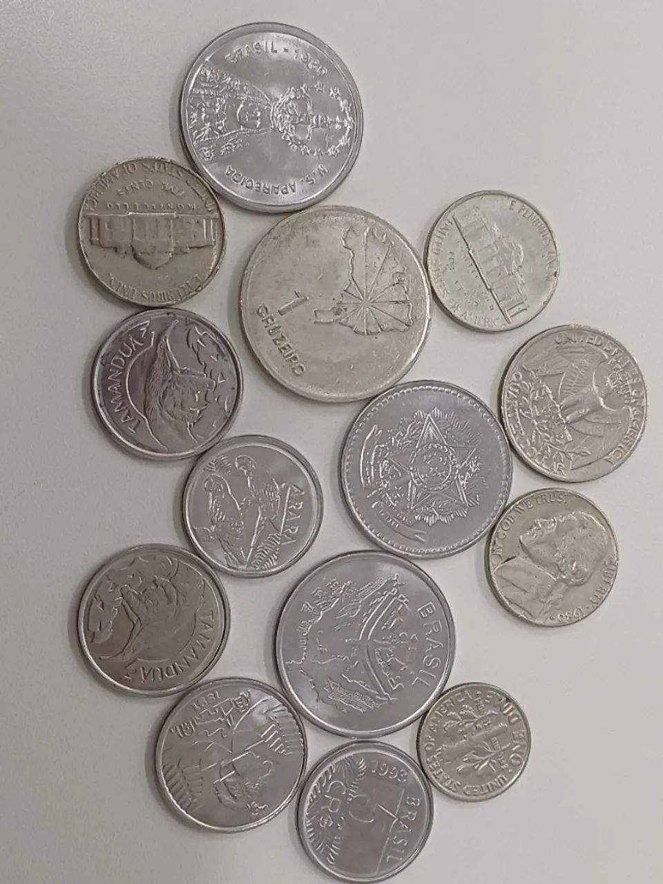 pequena coleção de moedas antigas 