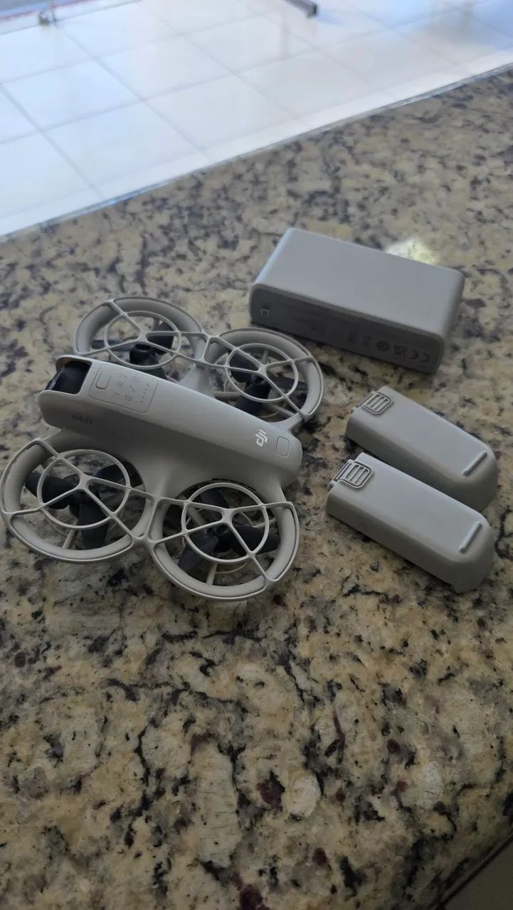 Dji neo com 2 baterias e hub de carregamento  - Foto 4