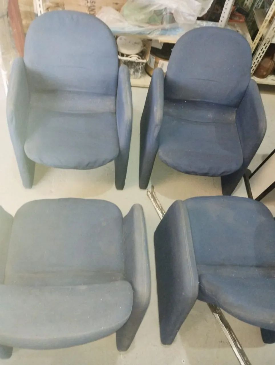 4 Poltronas para recepção (precisa de reforma) - Foto 2