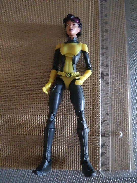 Boneca Jubileu Marvel Legends Jubilee Custom para Toybiz ou Hasbro - Foto 5