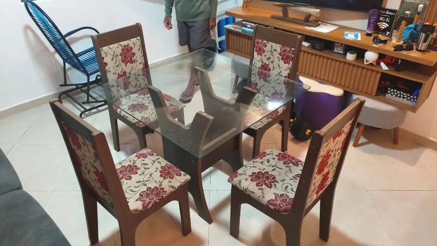 Mesa de jantar de vidro com 4 cadeiras - Foto 4