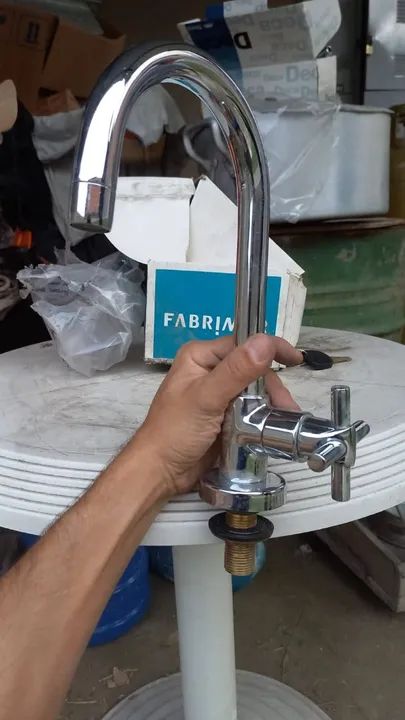 Torneira de Cozinha em Aço Inox - Nova - Foto 2