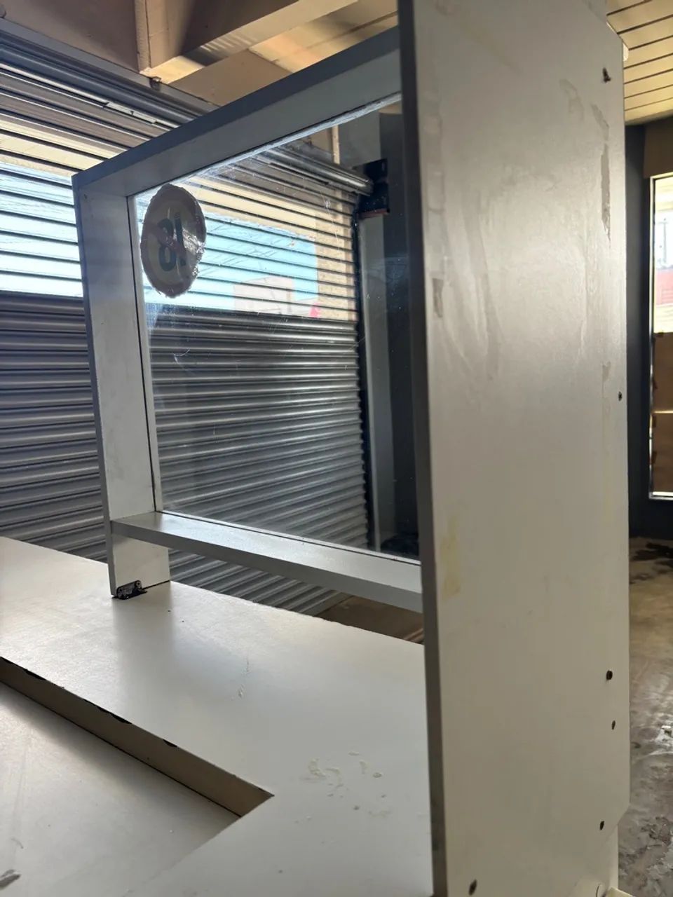 Balcão comercial com prateleiras - Foto 2