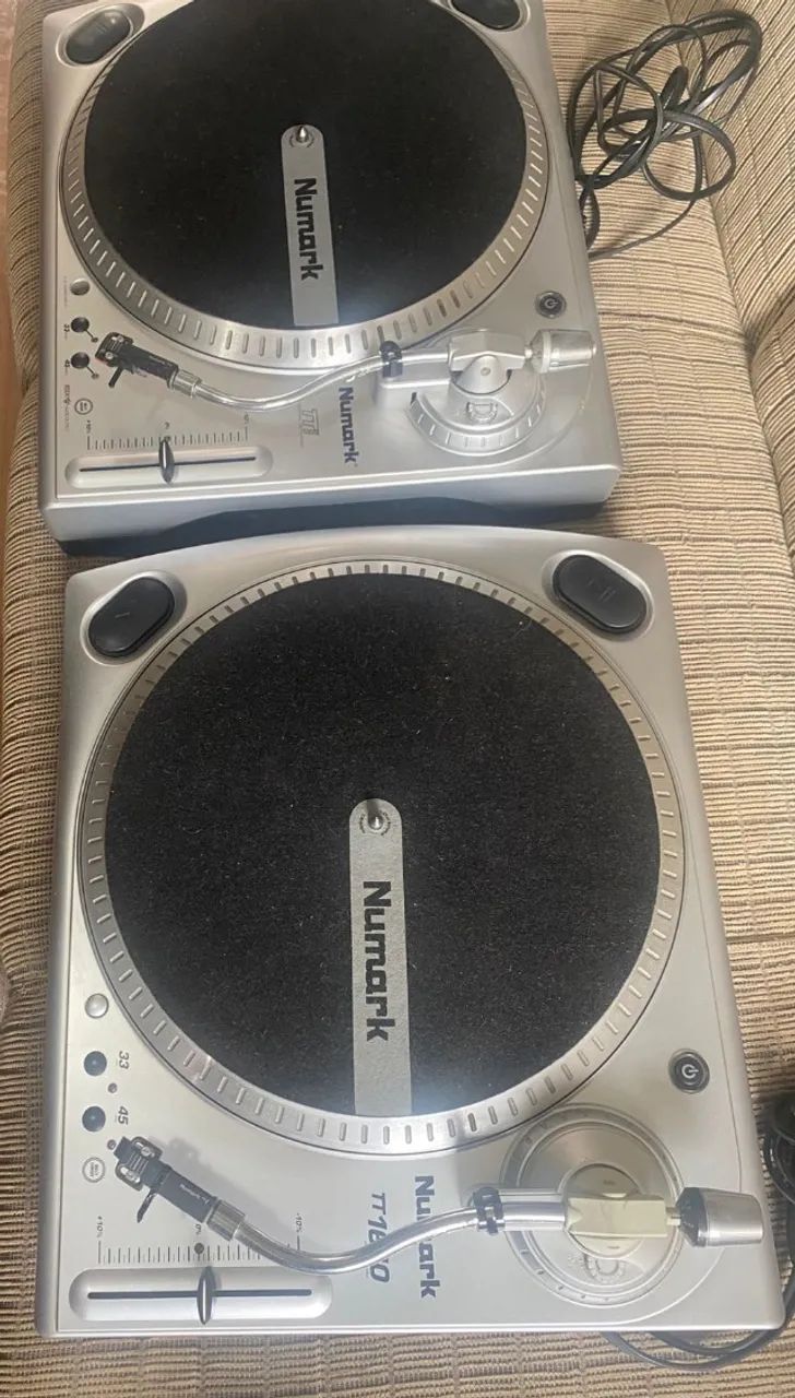 Numark TT1610 ターンテーブル シルバー Par de Toca Discos Numark TT1610 - Equipamentos e Acessórios de
