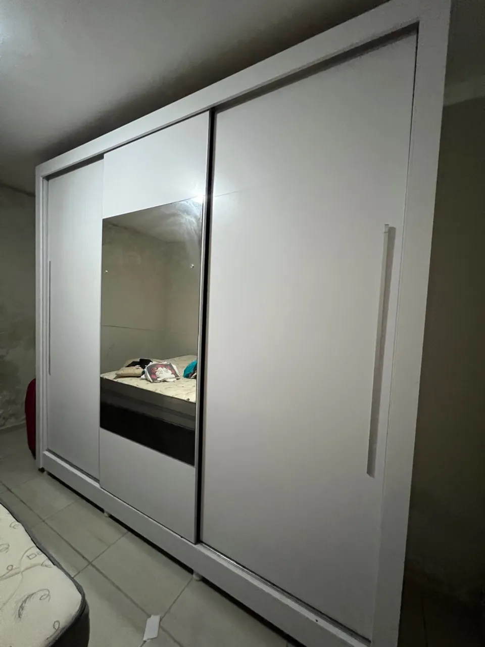 Guarda-Roupa Branco com Espelho