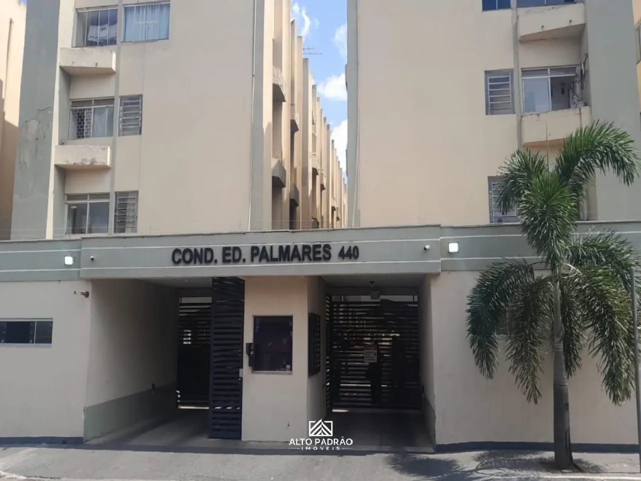 1081 - Apartamento com 3 quartos, banheiro, 1 vaga de garagem, à venda 67m² por R$ 230.000