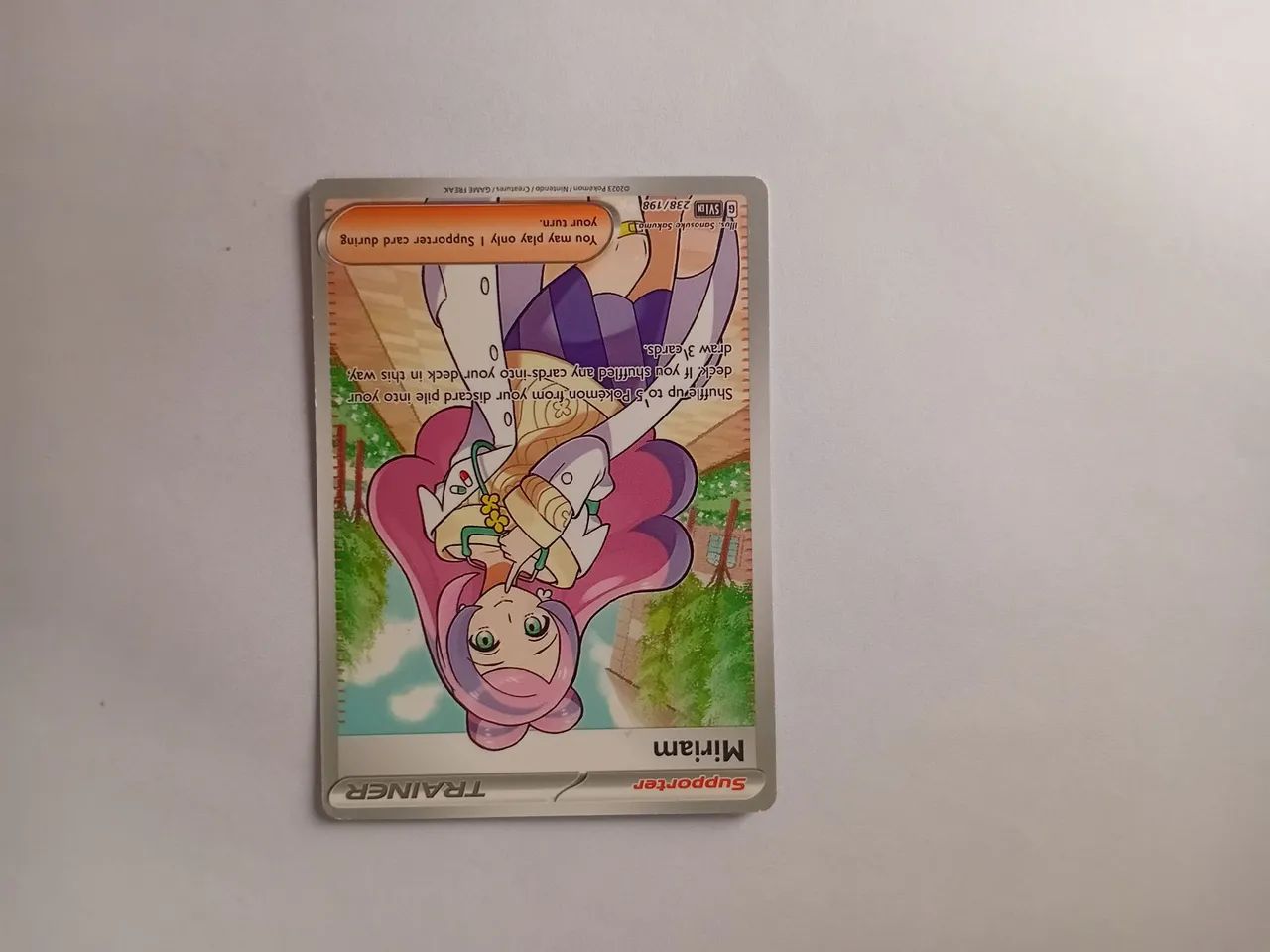 Conjunto de três cards pokemon full art em inglês, dois Pokémons e um suporte  - Foto 5