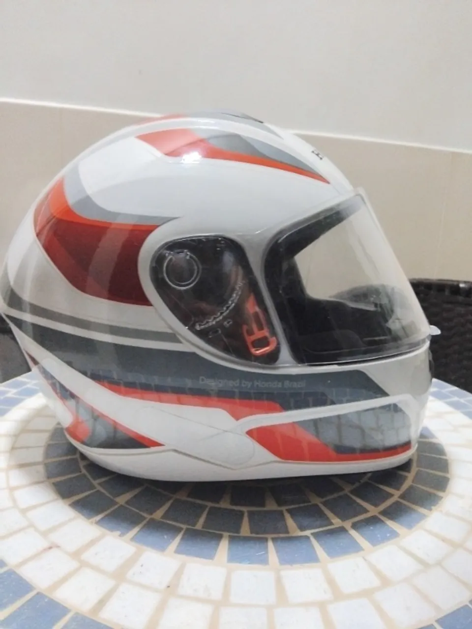 Capacete Honda cor branca tamanho 58