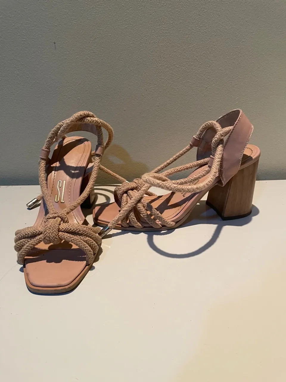 Sandália Santa Lolla Detalhes em Corda