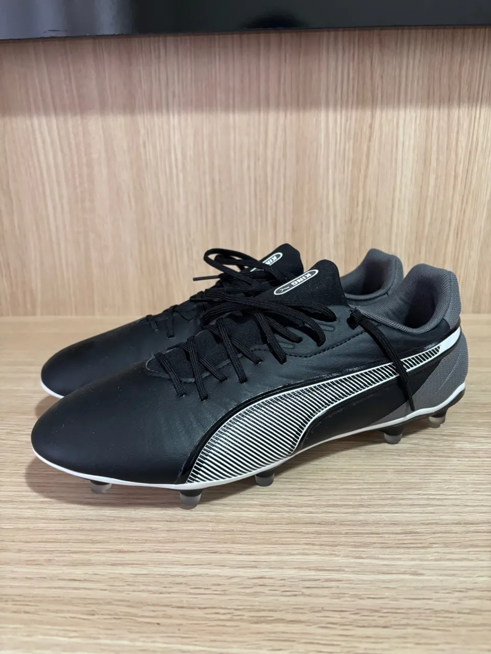 Chuteira Puma King Preto - campo