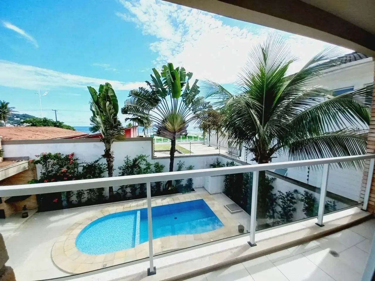 Casa em Rua Professor Noé Azevedo - Jardim Virgínia - Guarujá/SP