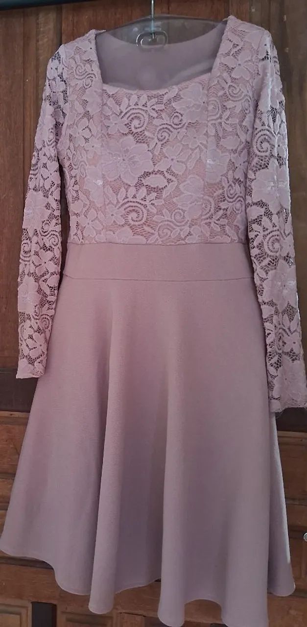 Vestido de Festa Elegante com Renda
