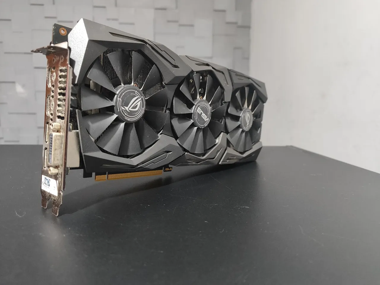 Placa de vídeo NVidia GTX RTX 2070 ROG STRIX