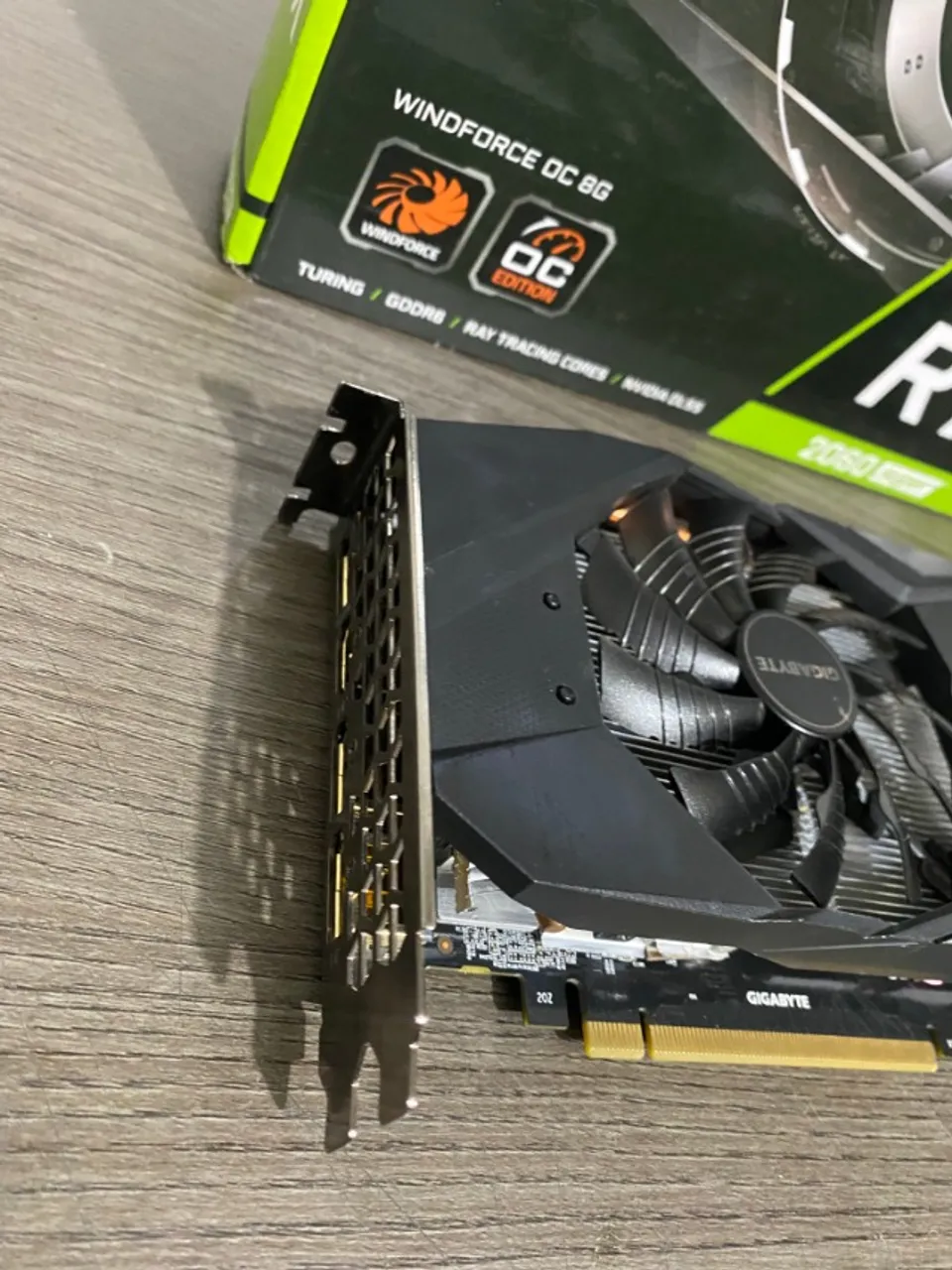 Placa de video Gigabyte RTX 2060 Super 8GB GDDR6 (Com defeito)