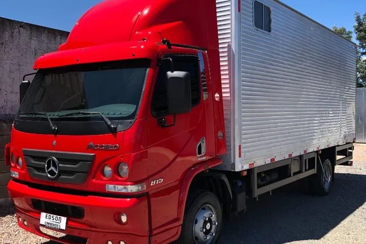 Accelo 815 Baú 2019