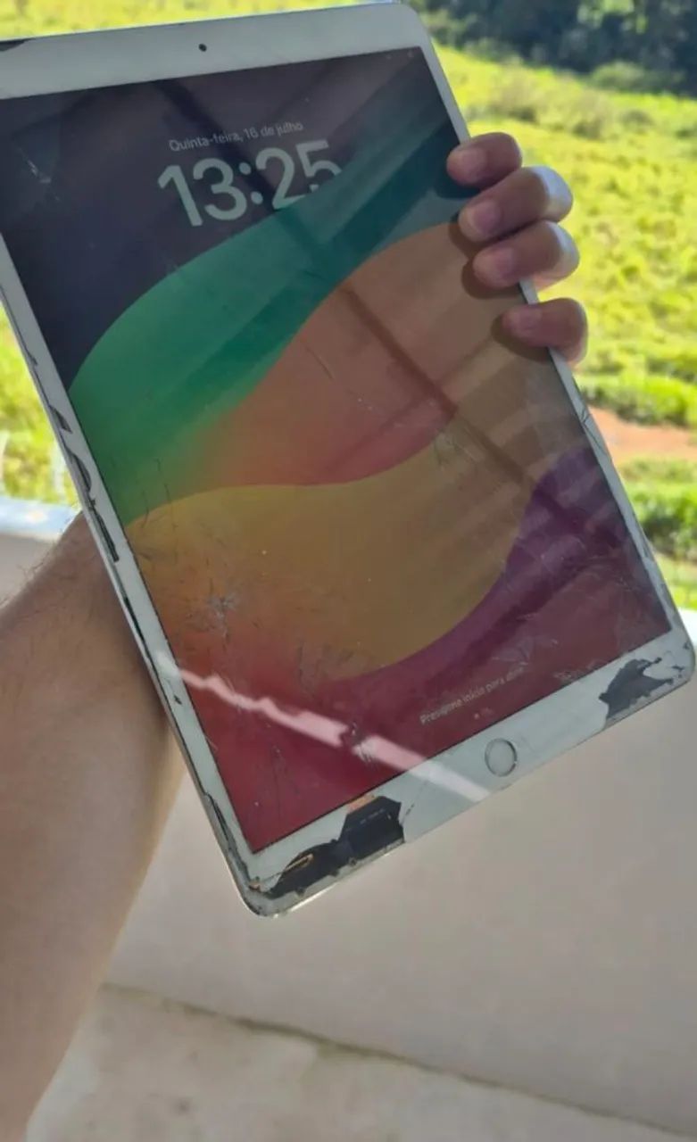 Vendo ipad pro a1701 tela esta quebrada mais funciona