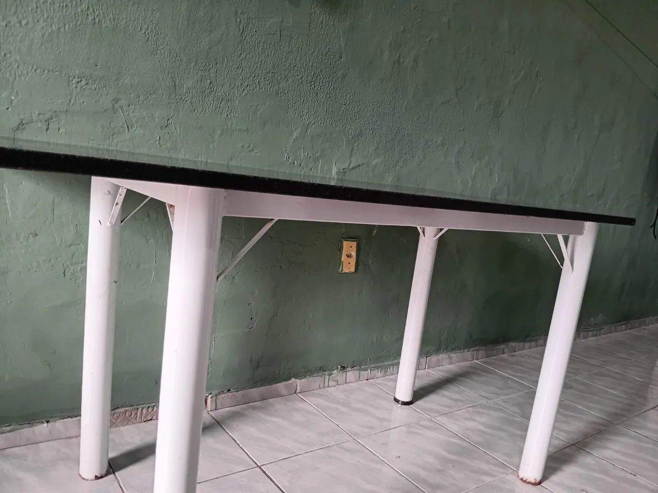 Mesa muito linda e bem conservada 