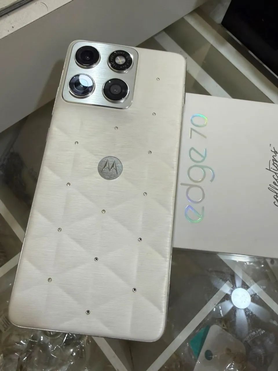 VENDO MOTOROLA EDGE 70 COLLECTION