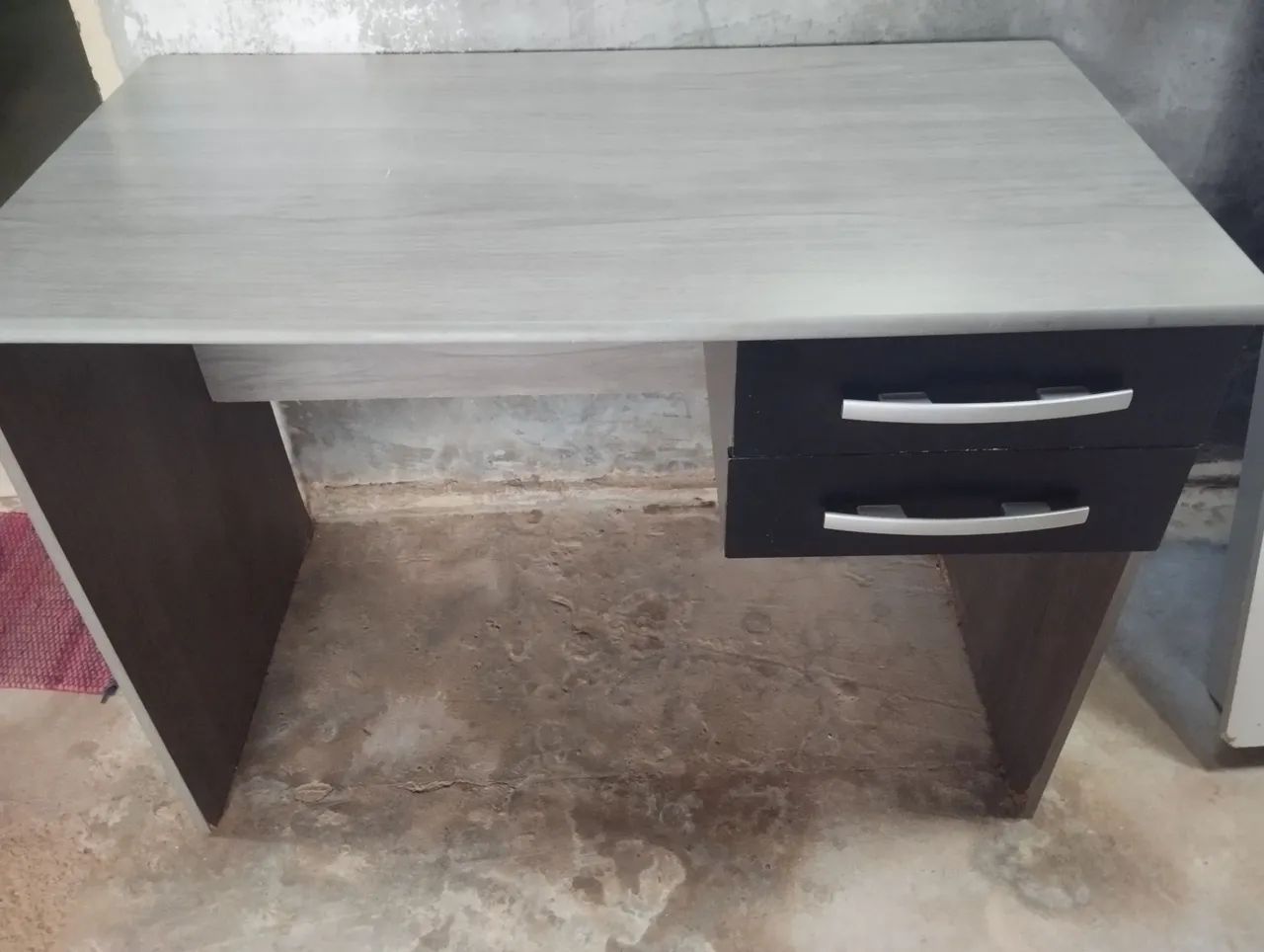 Mesa para escritório, computador 
