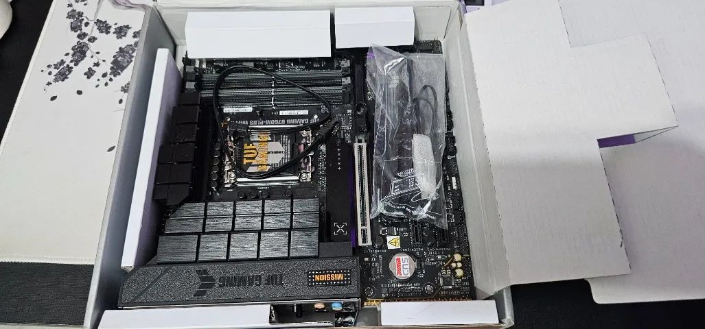 Placa Mae B760m Plus WIFI II DDR5 - Nova!!