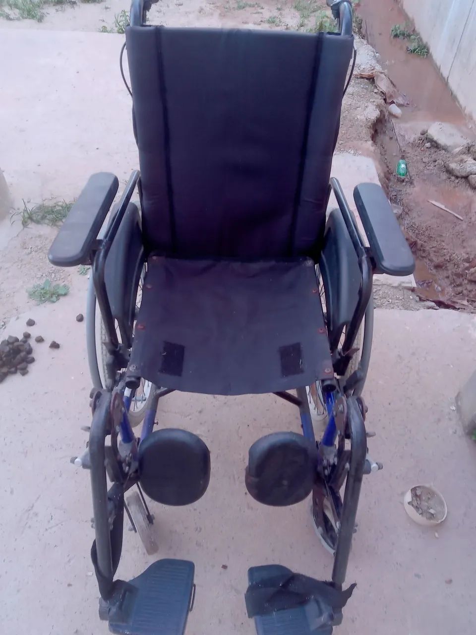 Vendo uma cadeira de rodas  - Foto 4