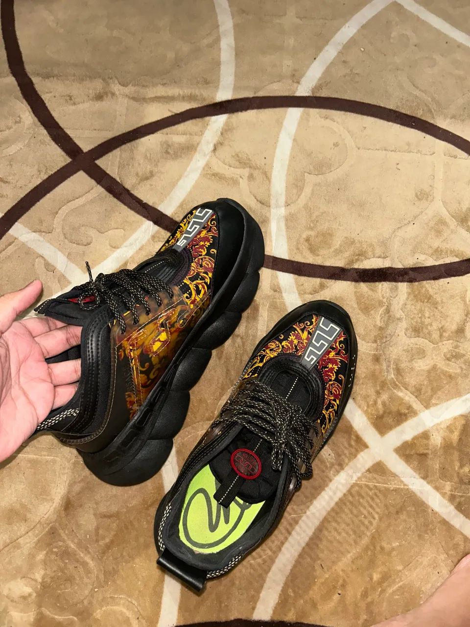 VENDO TÊNIS VERSACE N43 - Foto 2