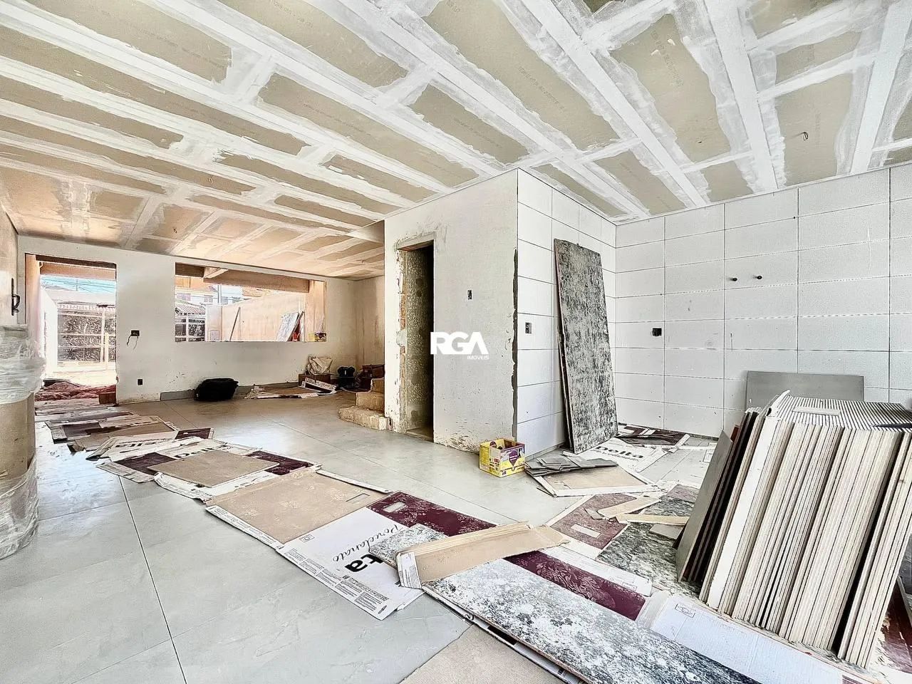 Casa Geminada 4 Quartos (1 Suíte com Closet)  156m² Construídos  252m² de Área Total  3 Va - Foto 4