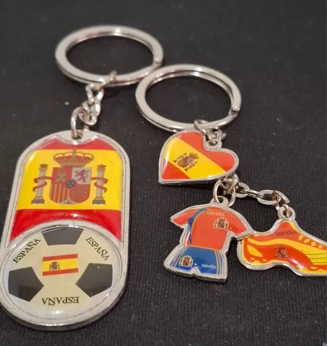 Chaveiros (2)  Espanha comemorativo copa do mundo 