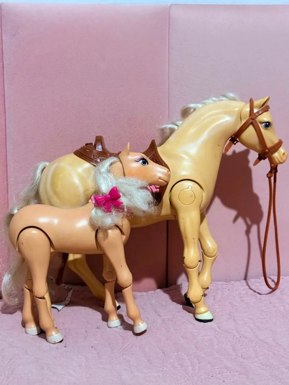Cavalo Boneca Barbie Tawny e pônei anda de verdade