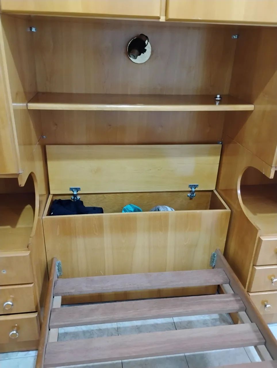 Guarda roupa de madeira bem grande. - Foto 4