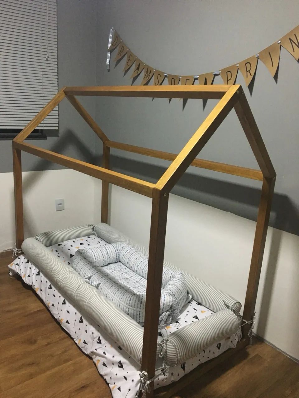Mini cama montessori