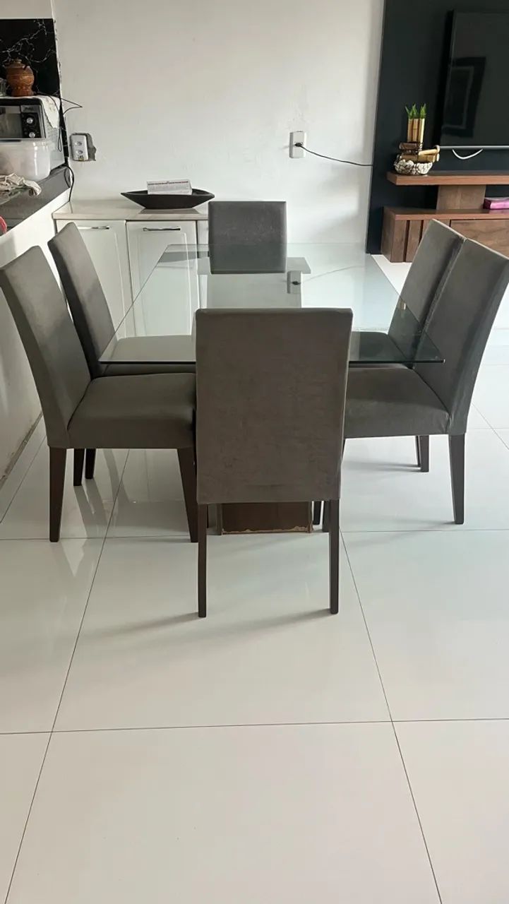 Mesa de vidro com 6 cadeiras 