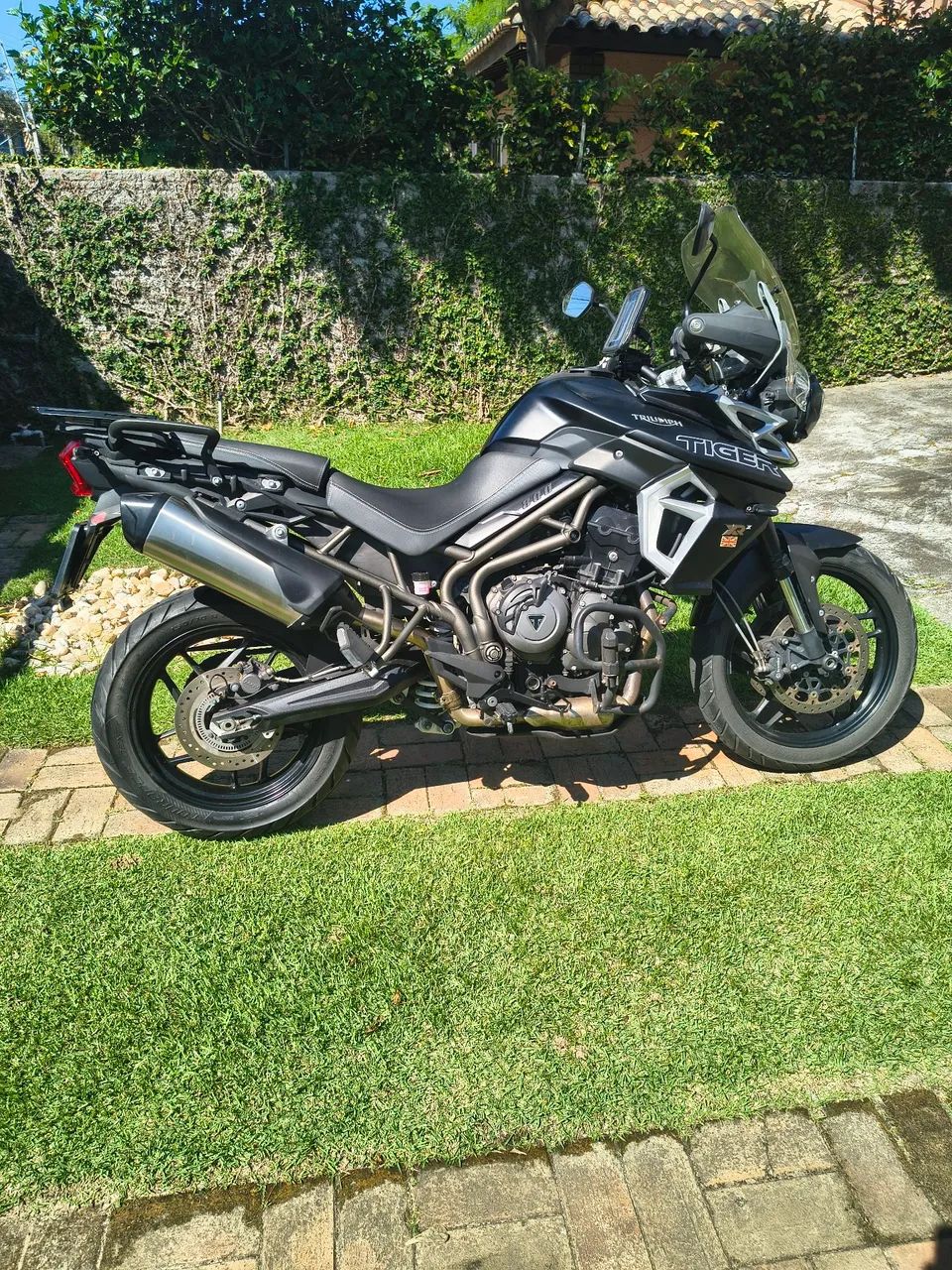 Triumph Tiger 800 XRX preta 2018 com 9830 km - Foto 2