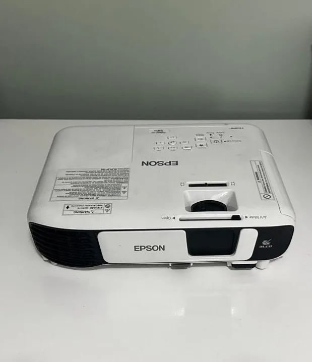 Projetor Epson  PowerLite S41+ . Produto com pouco uso! Produto excelente! 