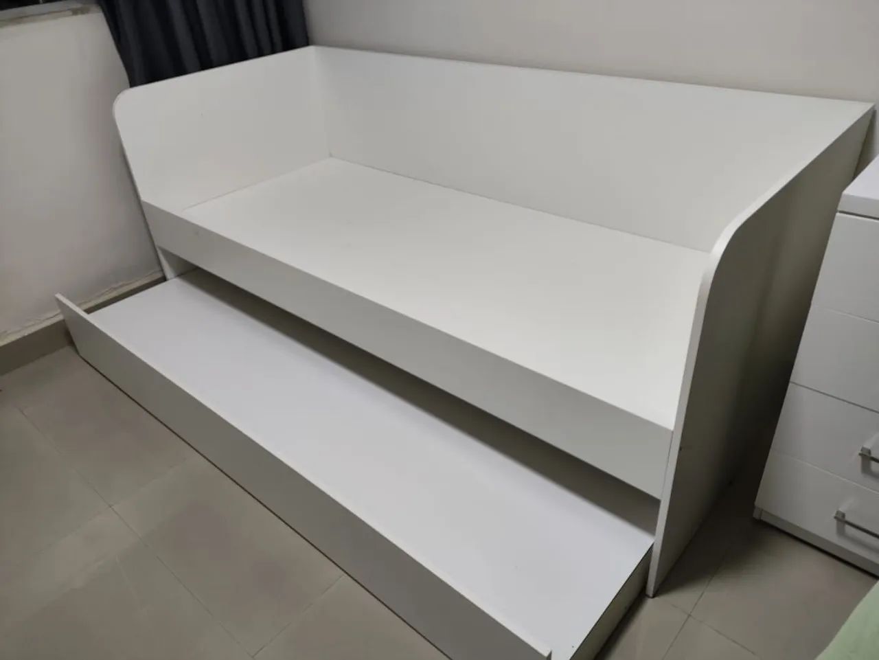 Cama de solteiro com cama auxiliar