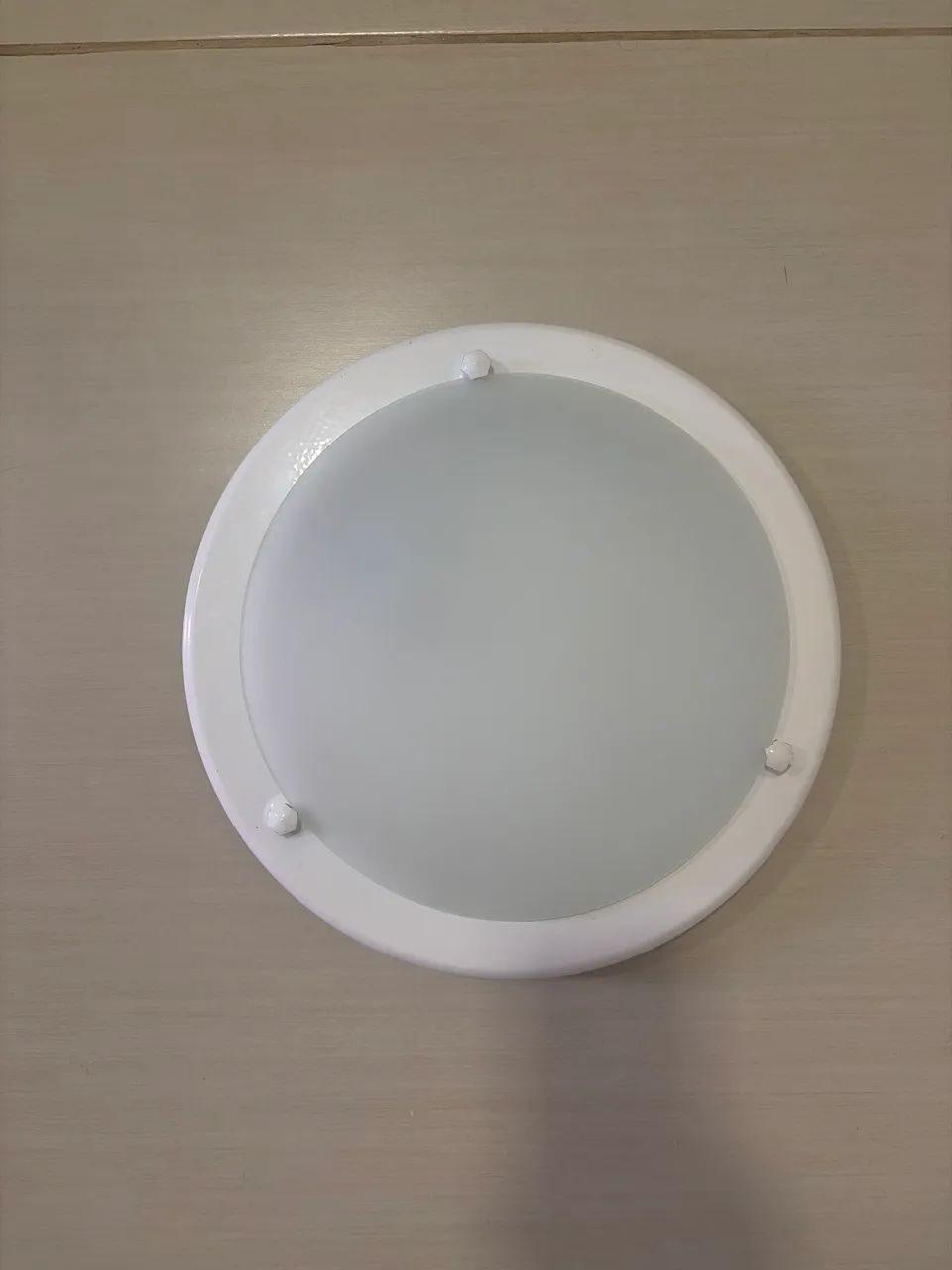 PLAFON REDONDO BRANCO COM VIDRO FOSCO