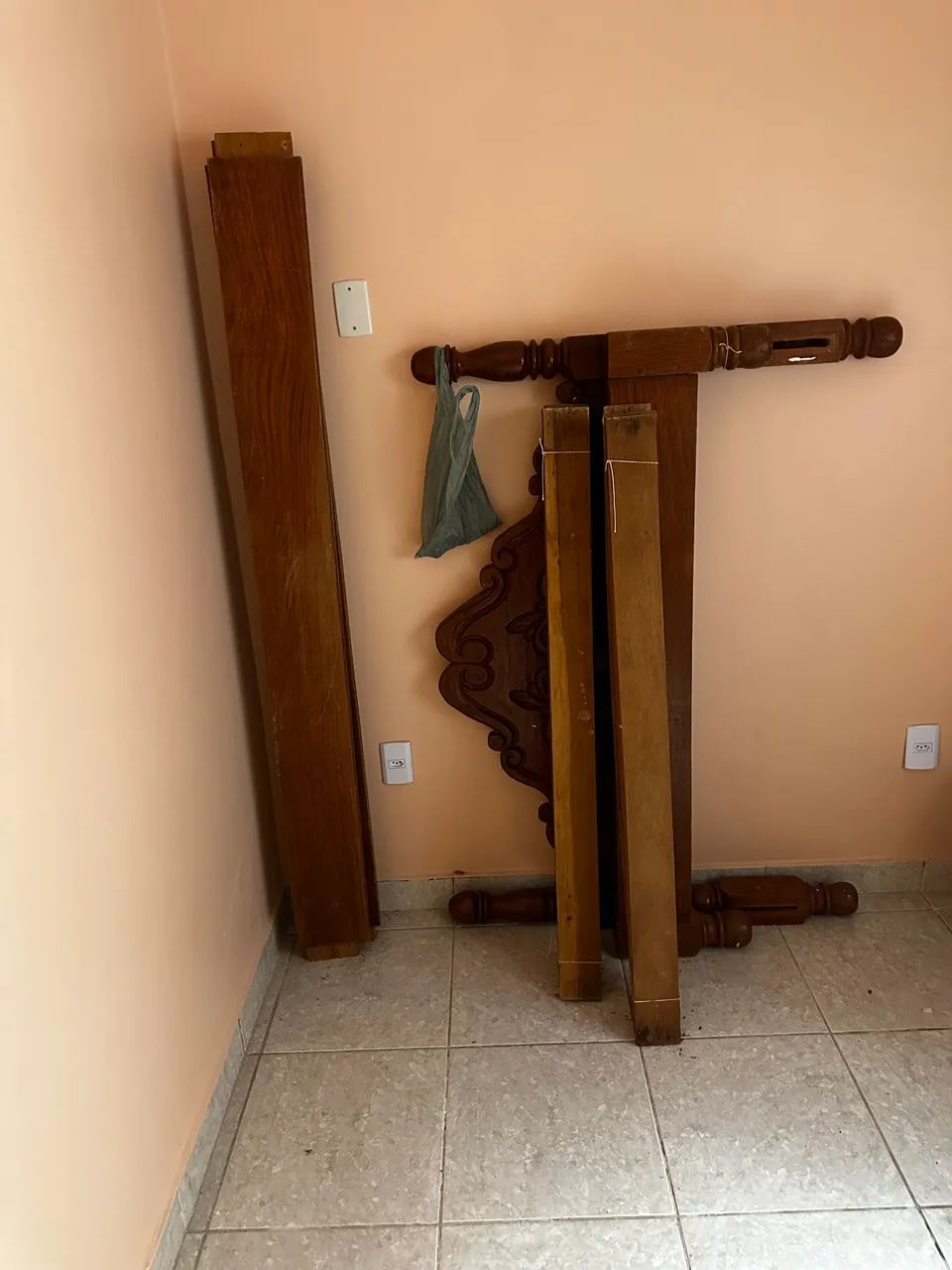 Cama de madeira
