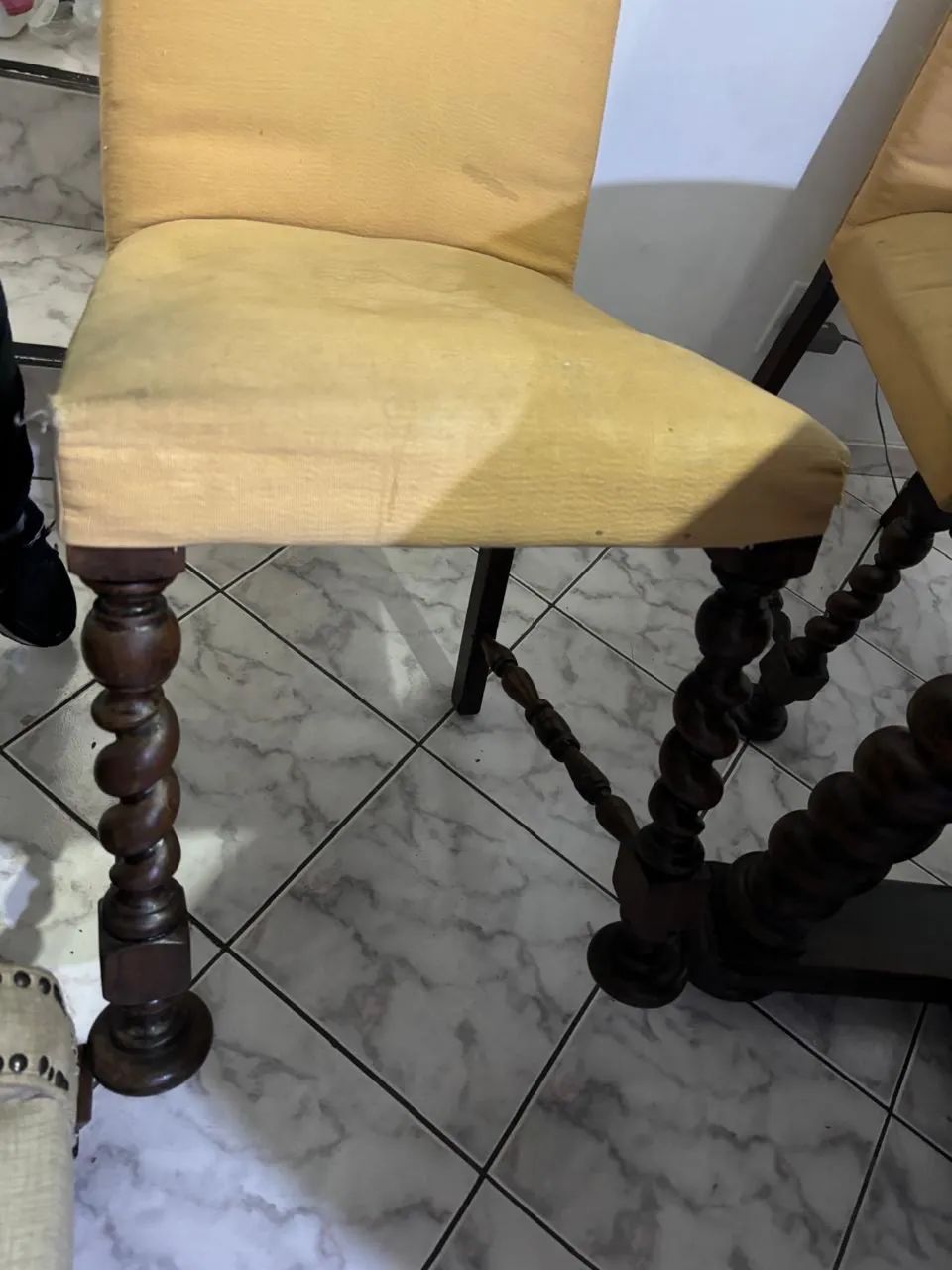Mesa de jantar circular de madeira maciça - Foto 4