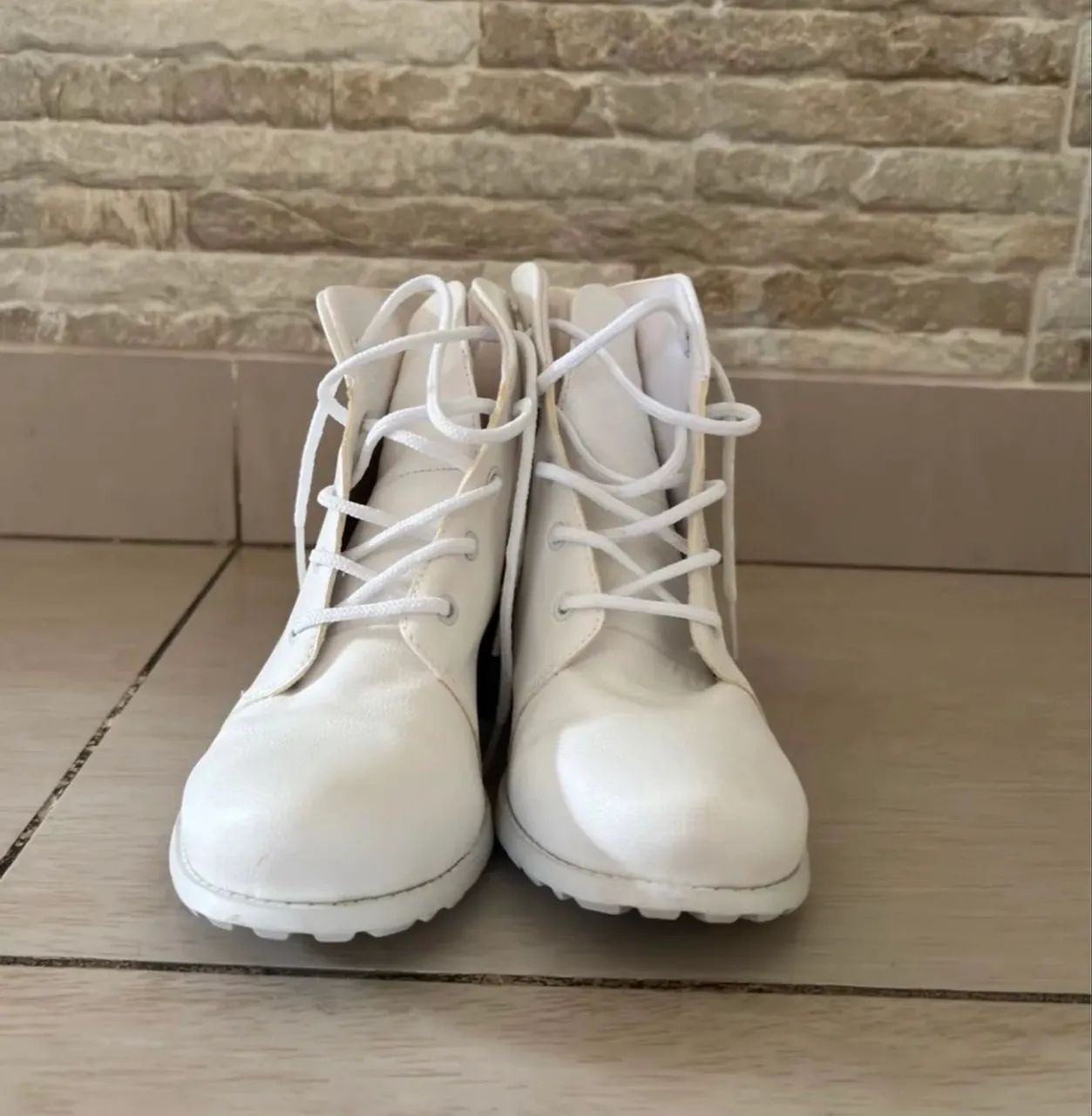Coturno Branco Sapatinho de Luxo