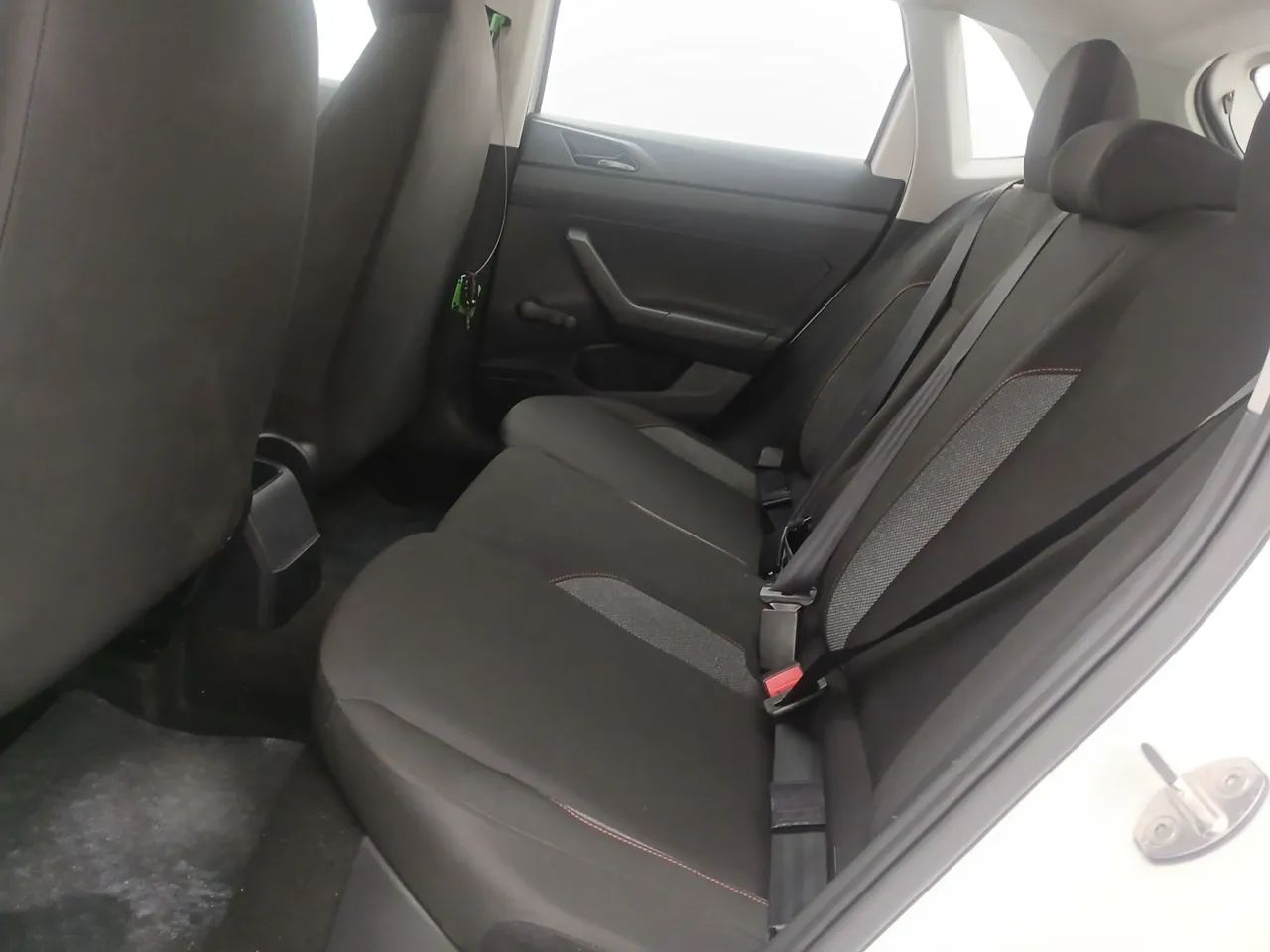 Volkswagen Polo Track 1.0 Flex 12V 5p, foto 17 de 18