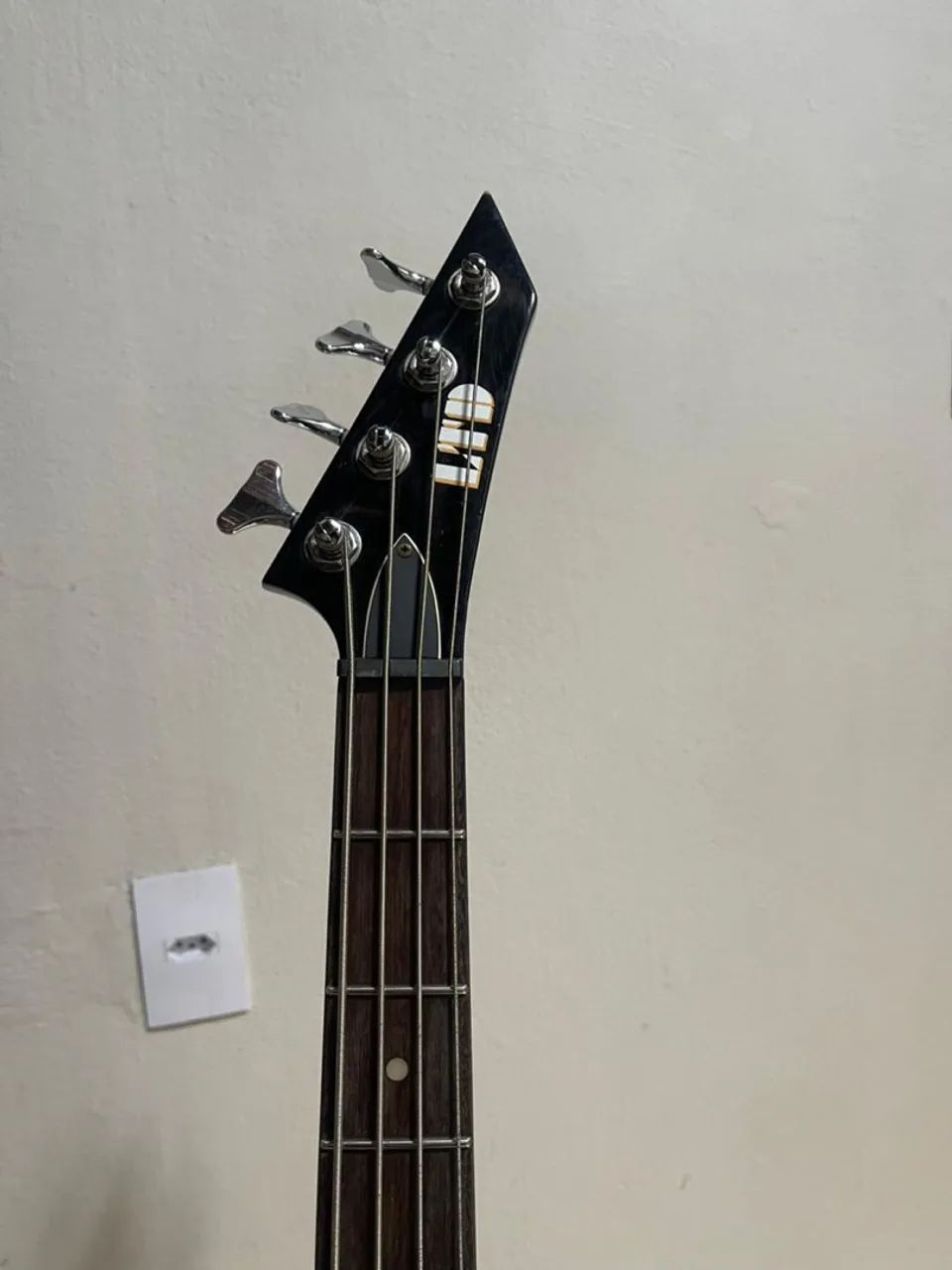    ESP LTD EX-104 Explorer Bass + Case Rígido - Foto 3