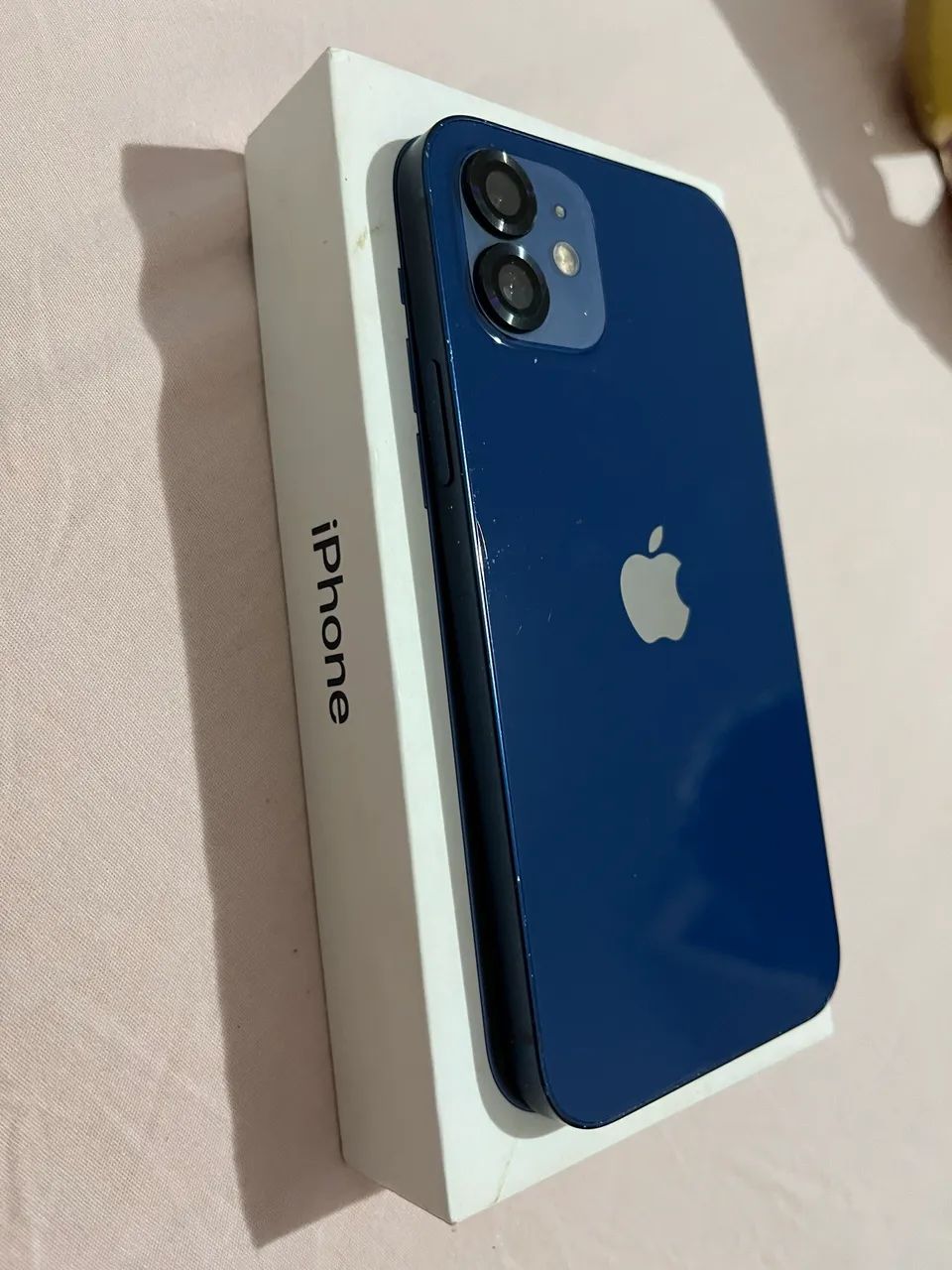iPhone 12 128gb com caixa e nota fiscal - Celulares e Smartphones