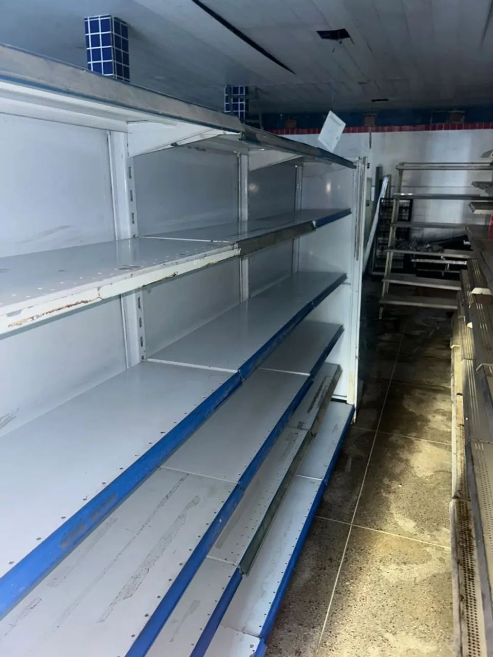 Expositor de frios e prateleiras - Foto 2
