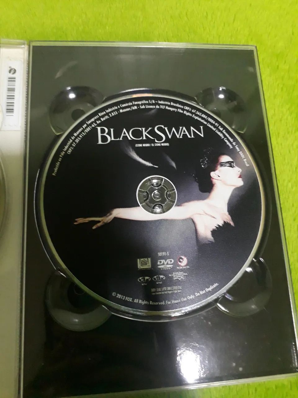Blu-ray Cisne Negro edição especial com dvd e livro - Foto 3