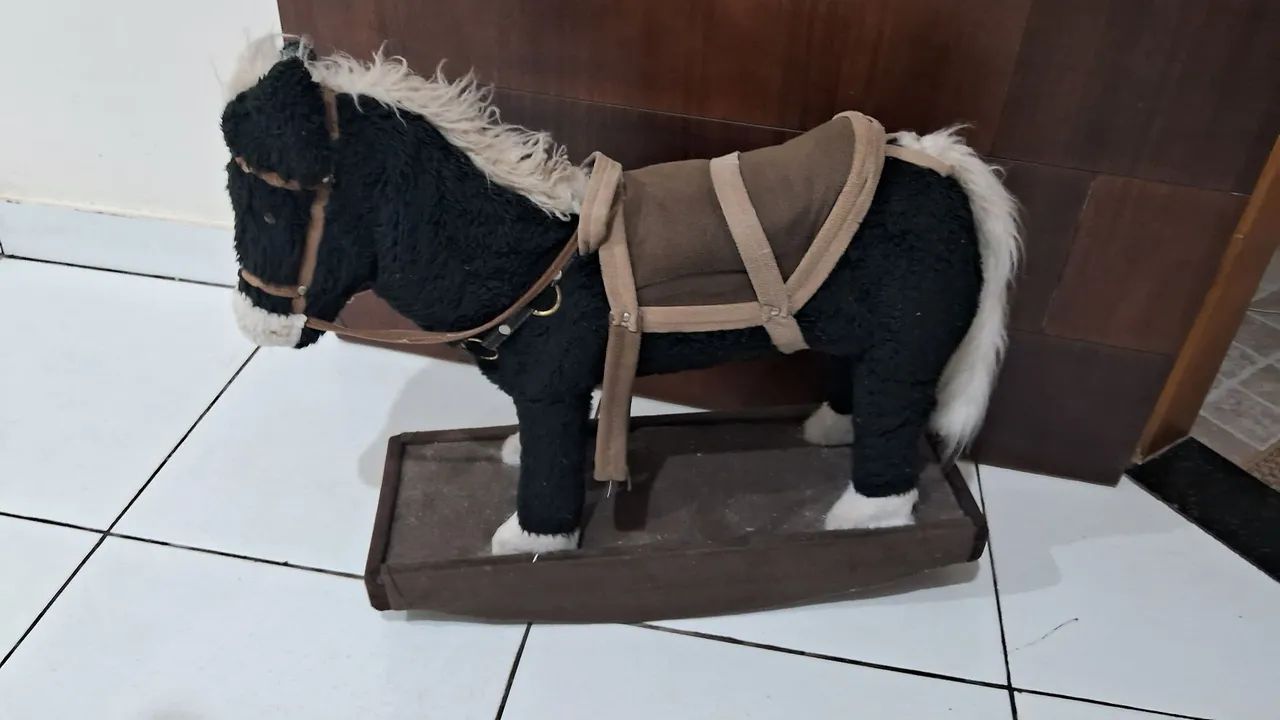 Cavalinho de balanço impecável 