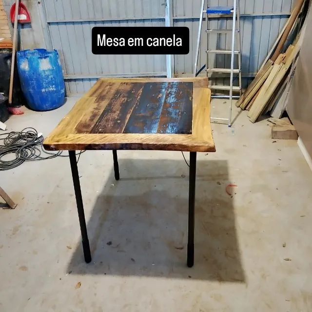 Mesa em madeira canela 