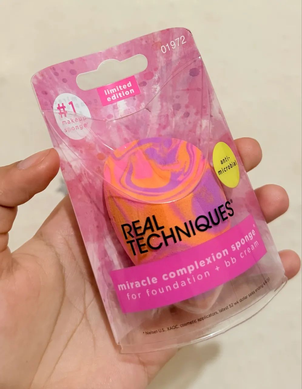 Esponja de maquiagem Real Techniques - miracle complexion sponge  - Foto 3