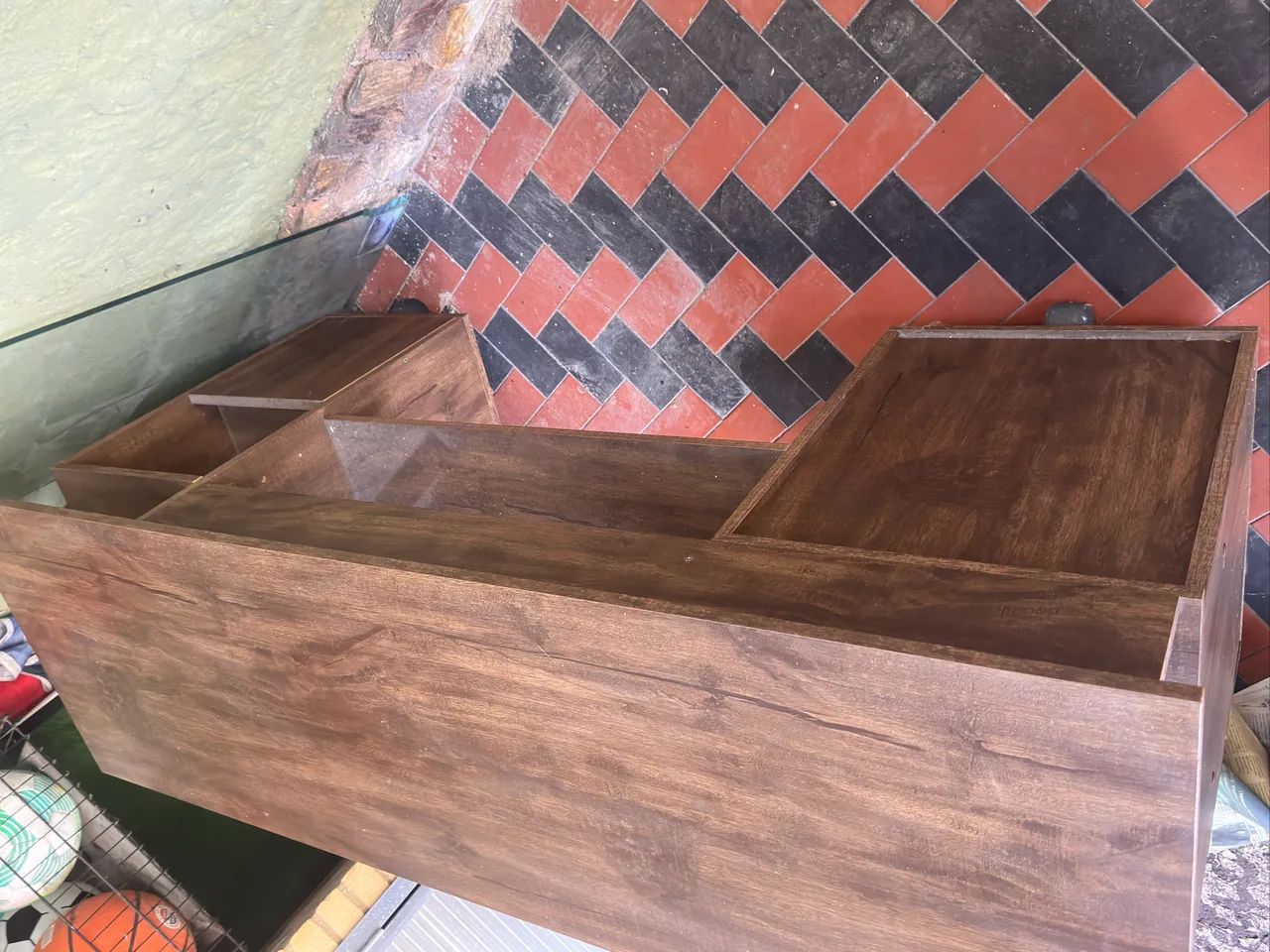 Escrivaninha de madeira