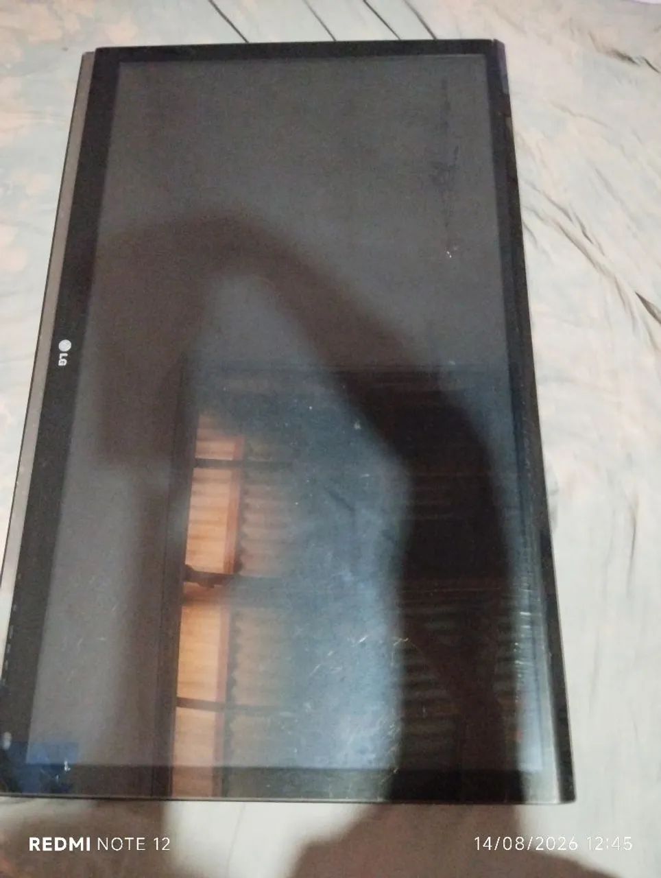 Vende-se televisão para retirada de peças 